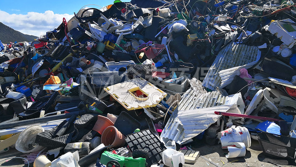 塑料瓶、塑料桶工業垃圾破碎用什么設備？核心配置與優質廠家推薦