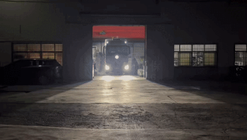 凌晨4點大件垃圾處理設備發貨現場.gif